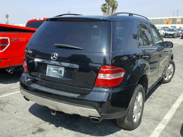 4JGBB75E76A068083 - 2006 MERCEDES-BENZ ML 500 BLACK photo 4