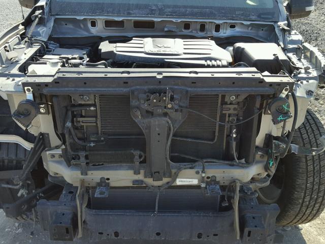 1N6AA1E66HN572058 - 2017 NISSAN TITAN SV SILVER photo 7