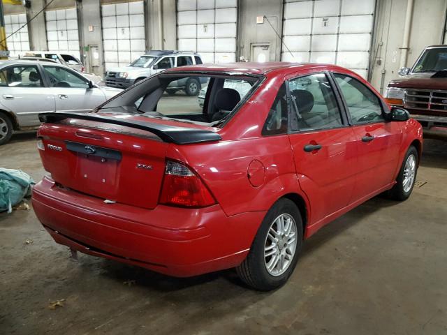 1FAFP34N05W192494 - 2005 FORD FOCUS ZX4 RED photo 4