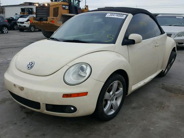 3VWSF31Y86M327276 - 2006 VOLKSWAGEN NEW BEETLE BEIGE photo 2