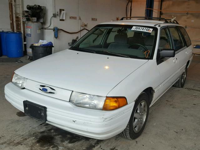 1FASP15J7TW111812 - 1996 FORD ESCORT LX WHITE photo 2