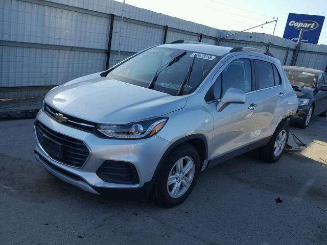 KL7CJLSB1HB139495 - 2017 CHEVROLET TRAX 1LT SILVER photo 2