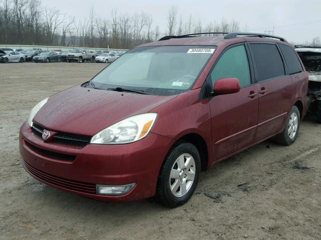 5TDZA22C85S272887 - 2005 TOYOTA SIENNA XLE RED photo 2