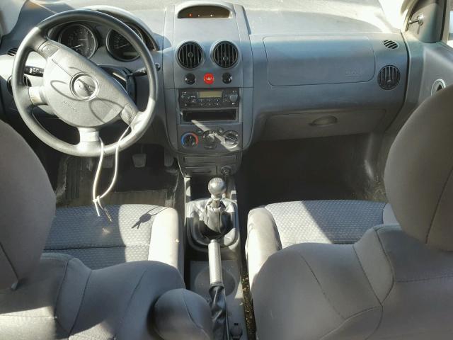 KL1TD66678B186093 - 2008 CHEVROLET AVEO BASE SILVER photo 9