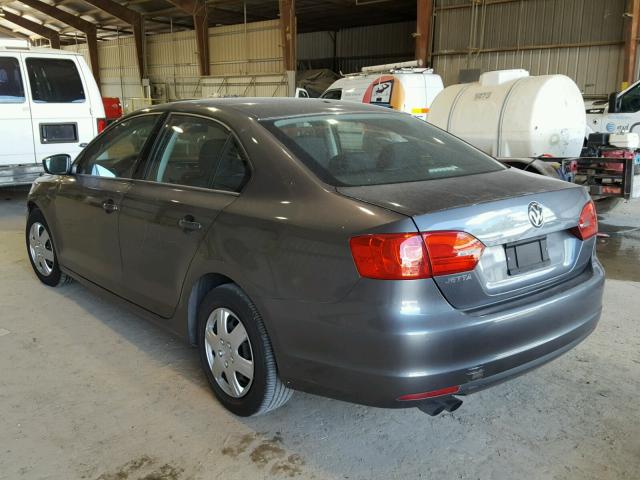 3VW2K7AJ8DM402285 - 2013 VOLKSWAGEN JETTA BASE 灰色 照片 3