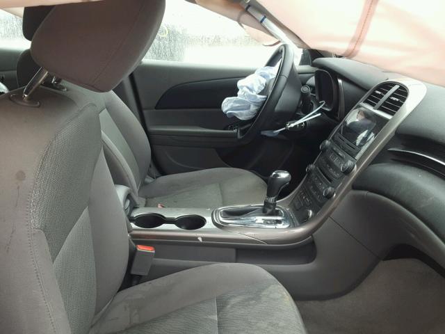 1G11B5SA1DF257066 - 2013 CHEVROLET MALIBU LS 银色 照片 5