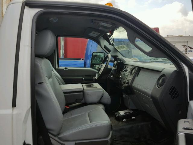 1FDUF4GY7FEB45319 - 2015 FORD F450 SUPER WHITE photo 5