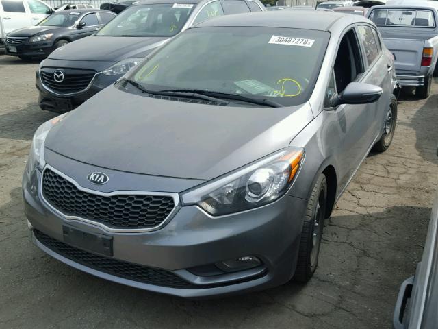 KNAFK5A81G5653355 - 2016 KIA FORTE LX GRAY photo 2