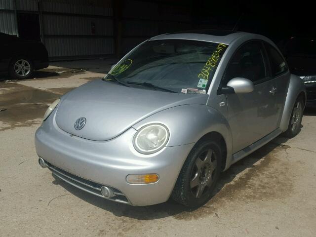 3VWDC21C11M412761 - 2001 VOLKSWAGEN NEW BEETLE 银色 照片 2