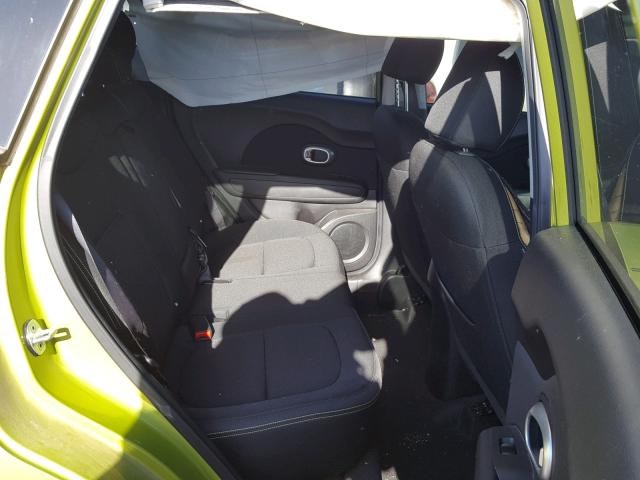 KNDJP3A58E7708135 - 2014 KIA SOUL + GREEN photo 6