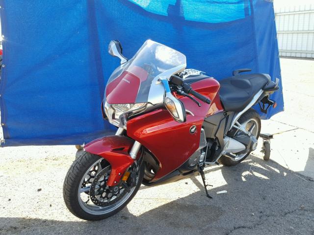 JH2SC6313AK000742 - 2010 HONDA VFR1200 F RED photo 2