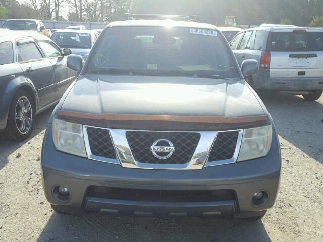 5N1AR18W15C723396 - 2005 NISSAN PATHFINDER GRAY photo 9