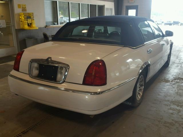 1LNFM83W8WY695413 - 1998 LINCOLN TOWN CAR C WHITE photo 4