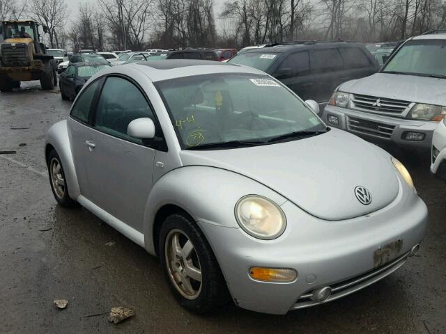 3VWCD21C6YM472005 - 2000 VOLKSWAGEN NEW BEETLE 银色 照片 1