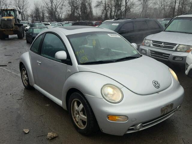 3VWCD21C6YM472005 - 2000 VOLKSWAGEN NEW BEETLE SILVER photo 1