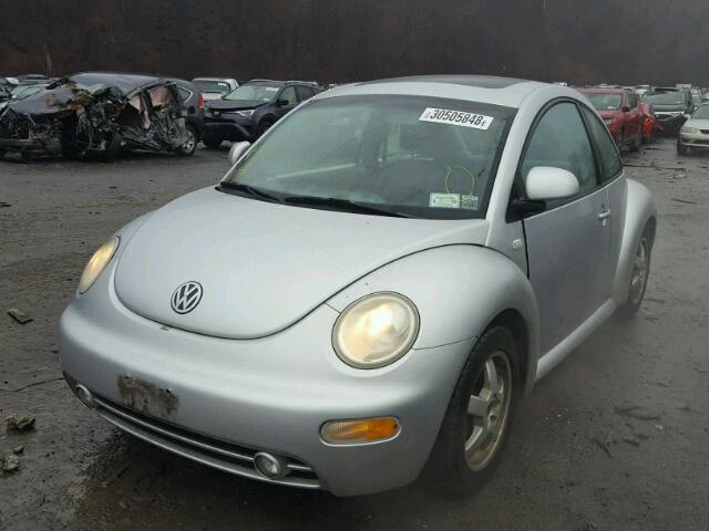 3VWCD21C6YM472005 - 2000 VOLKSWAGEN NEW BEETLE SILVER photo 2