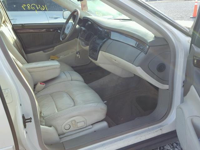 1G6KE57Y22U299752 - 2002 CADILLAC DEVILLE DH WHITE photo 5