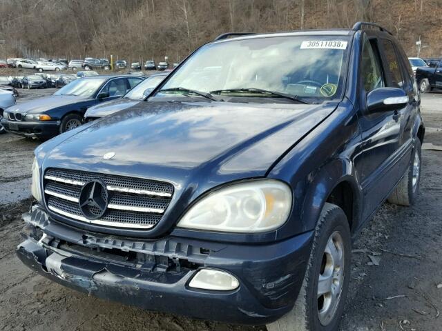 4JGAB54E22A364687 - 2002 MERCEDES-BENZ ML 320 BLACK photo 2