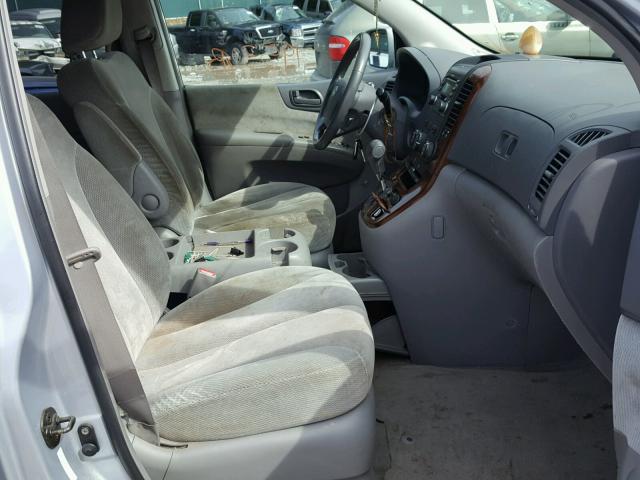 KNDMB233066056815 - 2006 KIA SEDONA EX SILVER photo 5