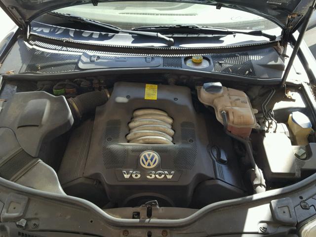 WVWTH63B61E183513 - 2001 VOLKSWAGEN PASSAT GLX BLUE photo 7