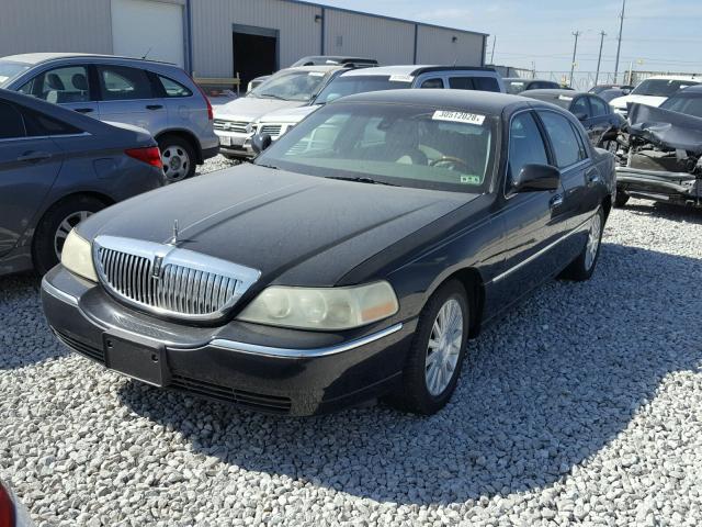 1LNHM82W73Y623575 - 2003 LINCOLN TOWN CAR S BLACK photo 2