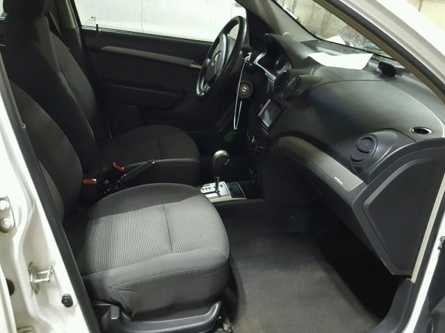 KL1TD56E59B661131 - 2009 CHEVROLET AVEO LS WHITE photo 5