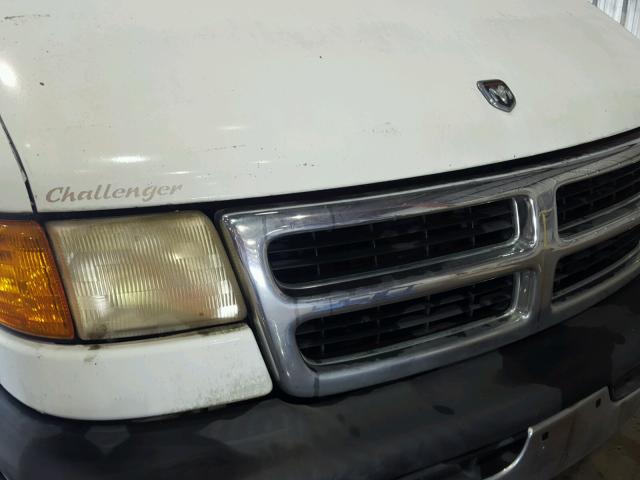 2B6HB11Y7WK106366 - 1998 DODGE RAM VAN B1 WHITE photo 9