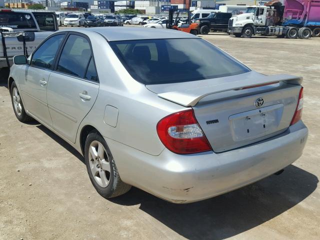 JTDBE32K940275477 - 2004 TOYOTA CAMRY LE SILVER photo 3