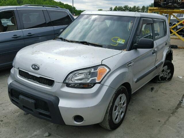 KNDJT2A19B7262298 - 2011 KIA SOUL SILVER photo 2