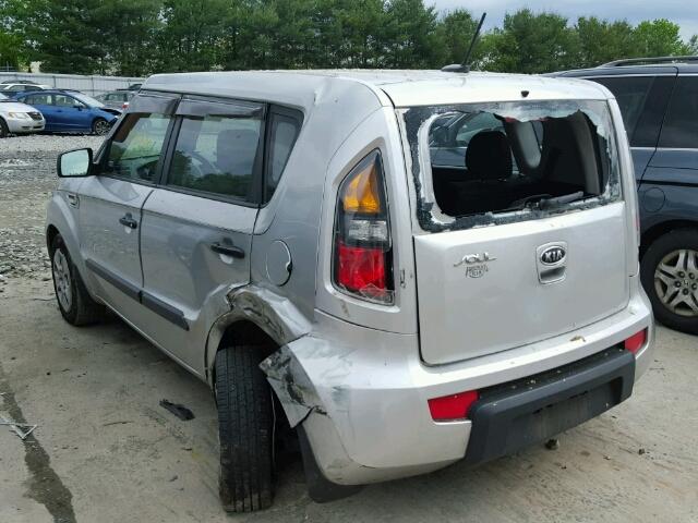 KNDJT2A19B7262298 - 2011 KIA SOUL SILVER photo 3