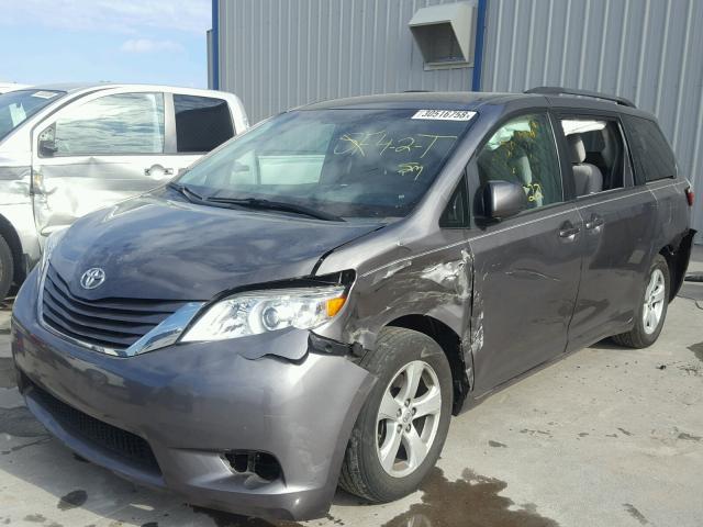 5TDKK3DC4FS566998 - 2015 TOYOTA SIENNA LE GRAY photo 2