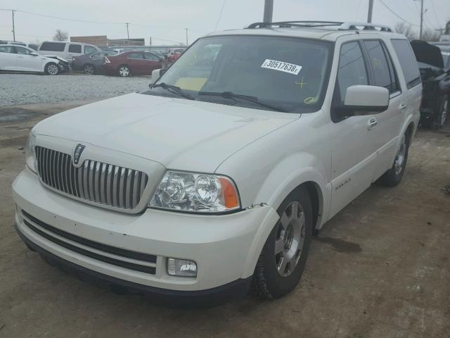 5LMFU28505LJ04979 - 2005 LINCOLN NAVIGATOR 奶油色 照片 2