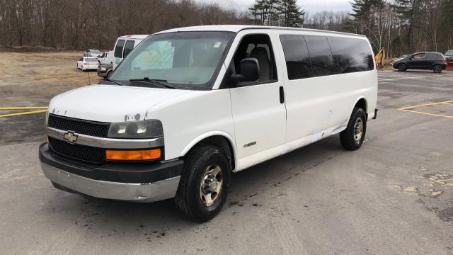 1GAHG39U931215745 - 2003 CHEVROLET EXPRESS G3 WHITE photo 2