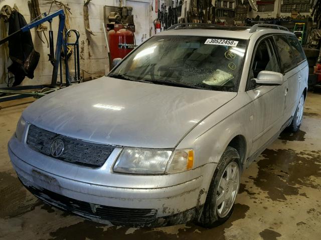 WVWNA23B5YE285448 - 2000 VOLKSWAGEN PASSAT GLS SILVER photo 2