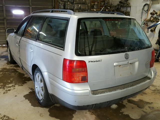 WVWNA23B5YE285448 - 2000 VOLKSWAGEN PASSAT GLS SILVER photo 3