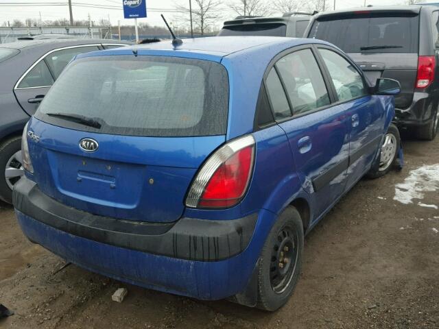 KNADE163566145810 - 2006 KIA RIO 5 BLUE photo 4