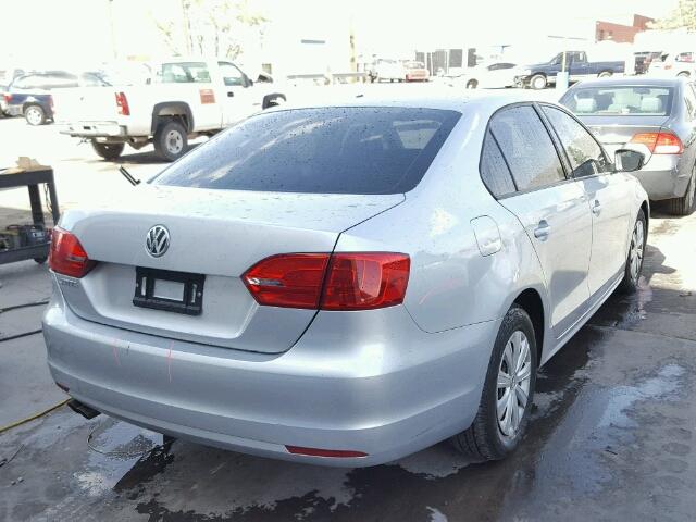 3VW2K7AJ7EM327824 - 2014 VOLKSWAGEN JETTA BASE 银色 照片 4