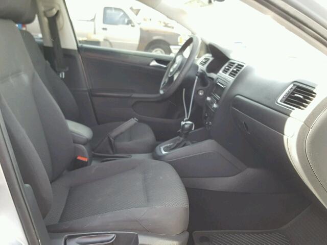 3VW2K7AJ7EM327824 - 2014 VOLKSWAGEN JETTA BASE 银色 照片 5