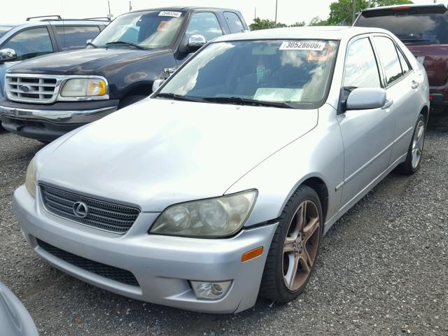 JTHBD182810011322 - 2001 LEXUS IS 300 SILVER photo 2