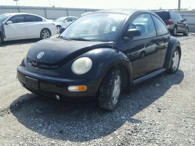 3VWBB61C5WM026191 - 1998 VOLKSWAGEN NEW BEETLE BLACK photo 2