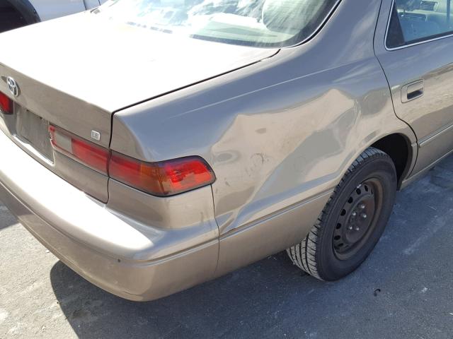 4T1BG22K5XU447579 - 1999 TOYOTA CAMRY CE BEIGE photo 9