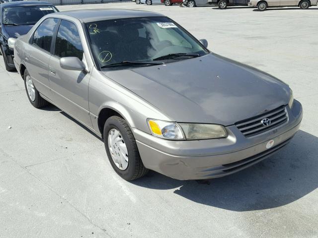 4T1BG22KXWU324794 - 1998 TOYOTA CAMRY CE TAN photo 1