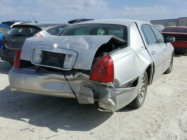 1LNFM82W6WY673766 - 1998 LINCOLN TOWN CAR S SILVER photo 4