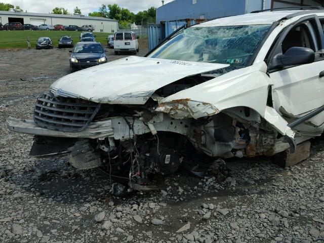 2C8GF48405R588294 - 2005 CHRYSLER PACIFICA WHITE photo 9