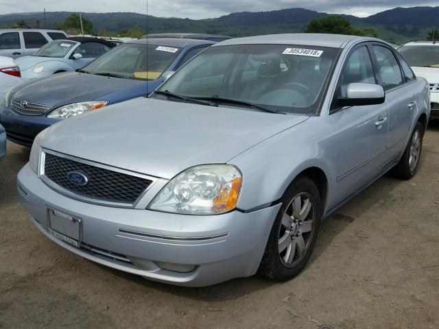 1FAFP24105G167807 - 2005 FORD FIVE HUNDR SILVER photo 2