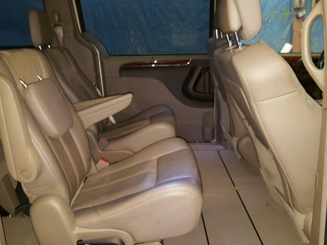 2A4RR6DG3BR784135 - 2011 CHRYSLER TOWN & COU GOLD photo 6