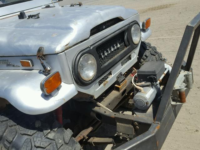 FJ40121829 - 1972 TOYOTA LANDCRUISE SILVER photo 10