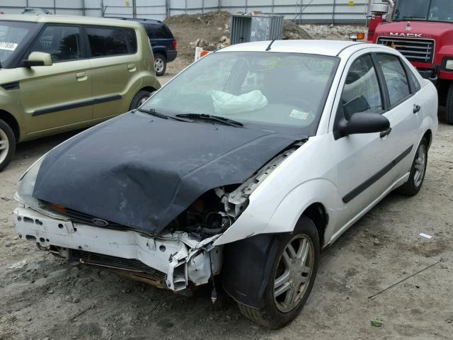 1FAFP33PX3W137065 - 2003 FORD FOCUS LX WHITE photo 2