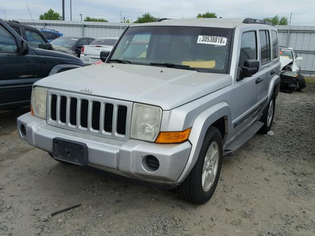 1J8HH48K66C349575 - 2006 JEEP COMMANDER SILVER photo 2