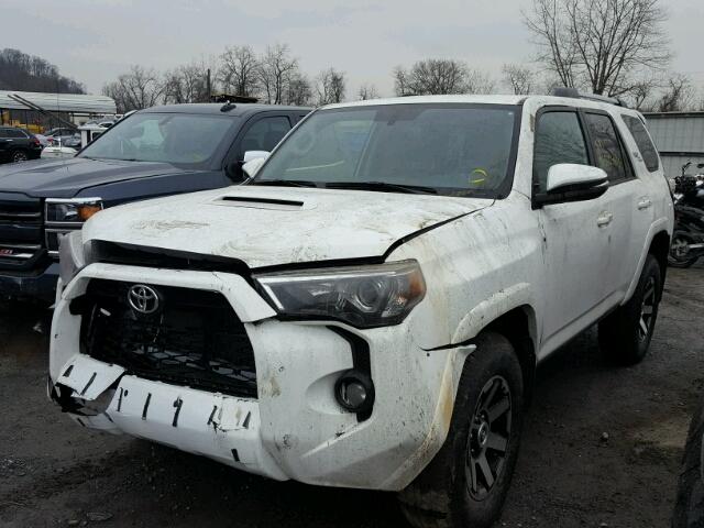 JTEBU5JR2H5478793 - 2017 TOYOTA 4RUNNER SR WHITE photo 2